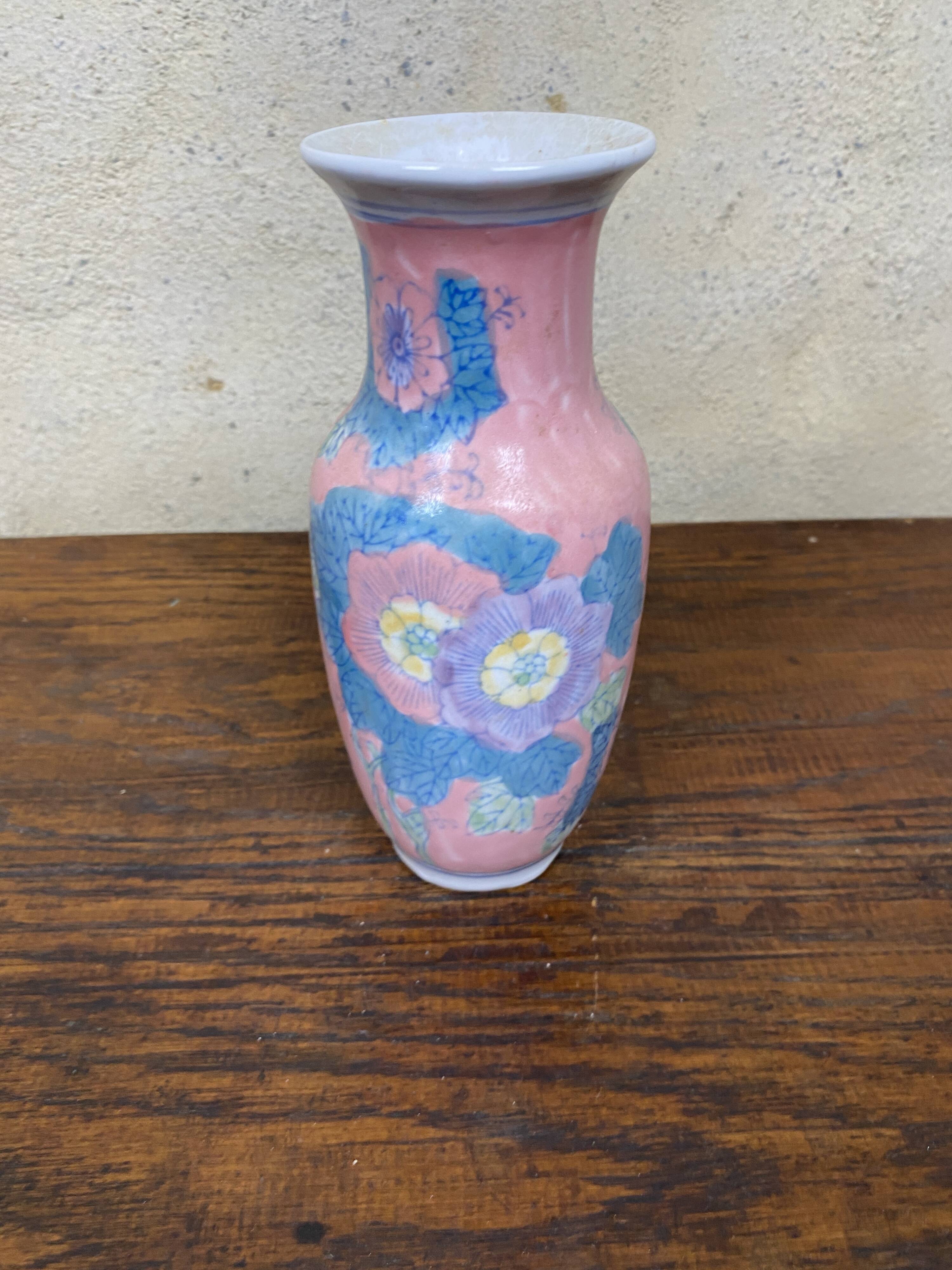 Small Chinese pink ceramic vase 20th century