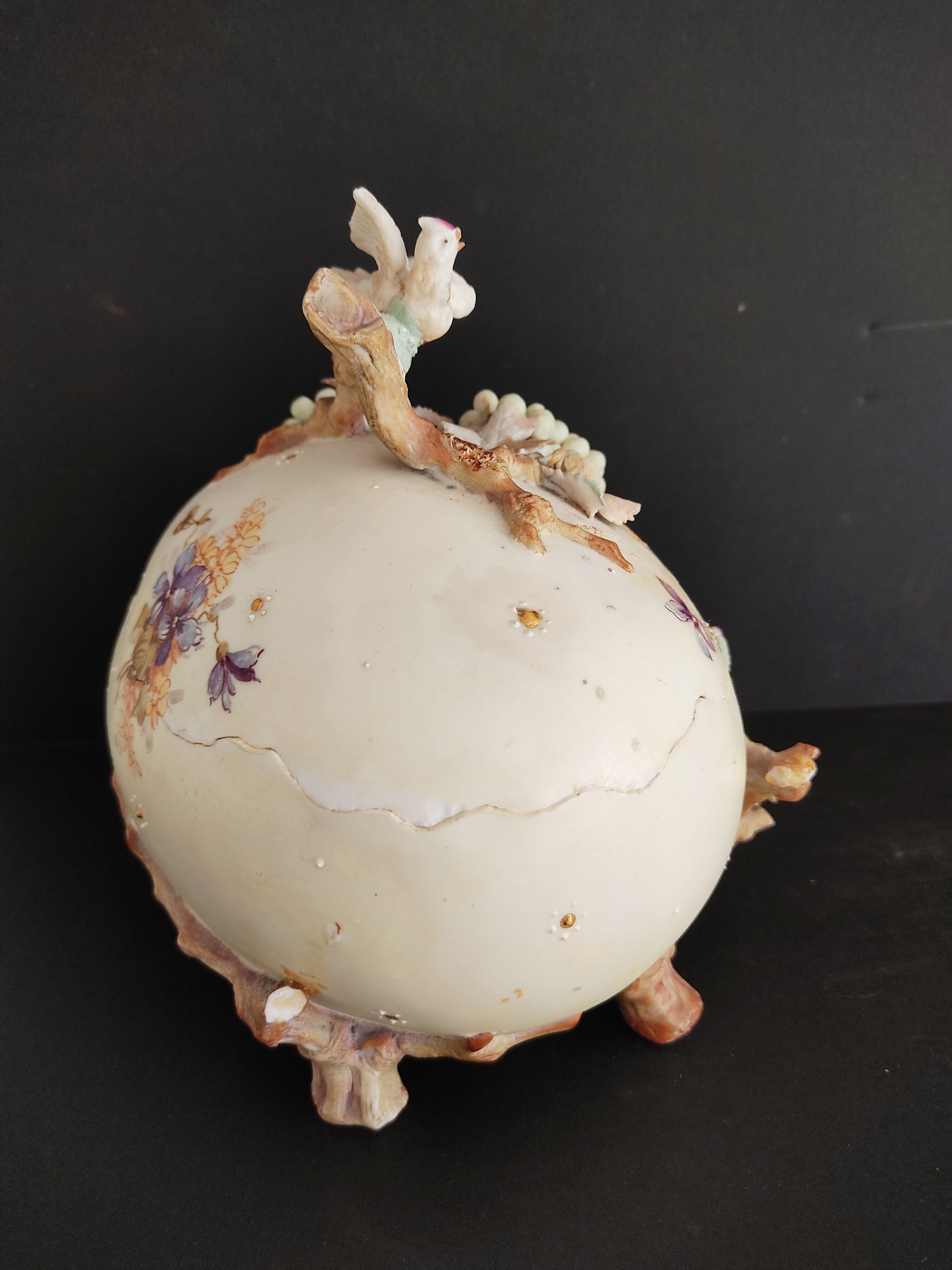 19th century egg-shaped porcelain box