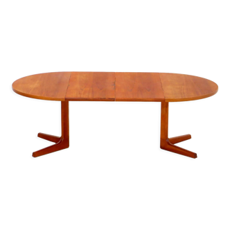 Danish extendable round dining table in teak by AM møbler