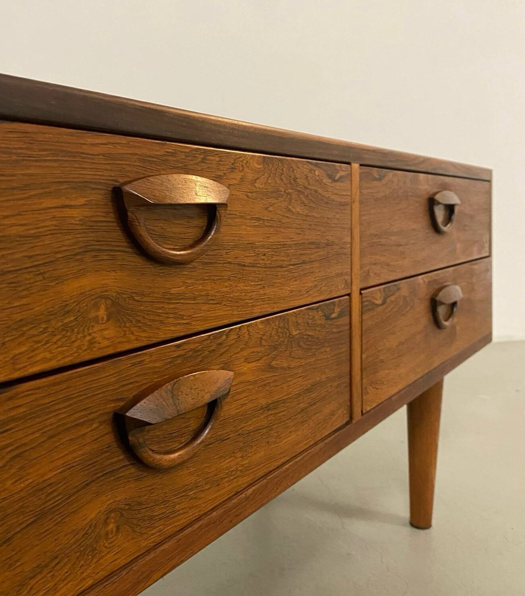 Petite commode en palissandre par Kai Kristiansen années 60
