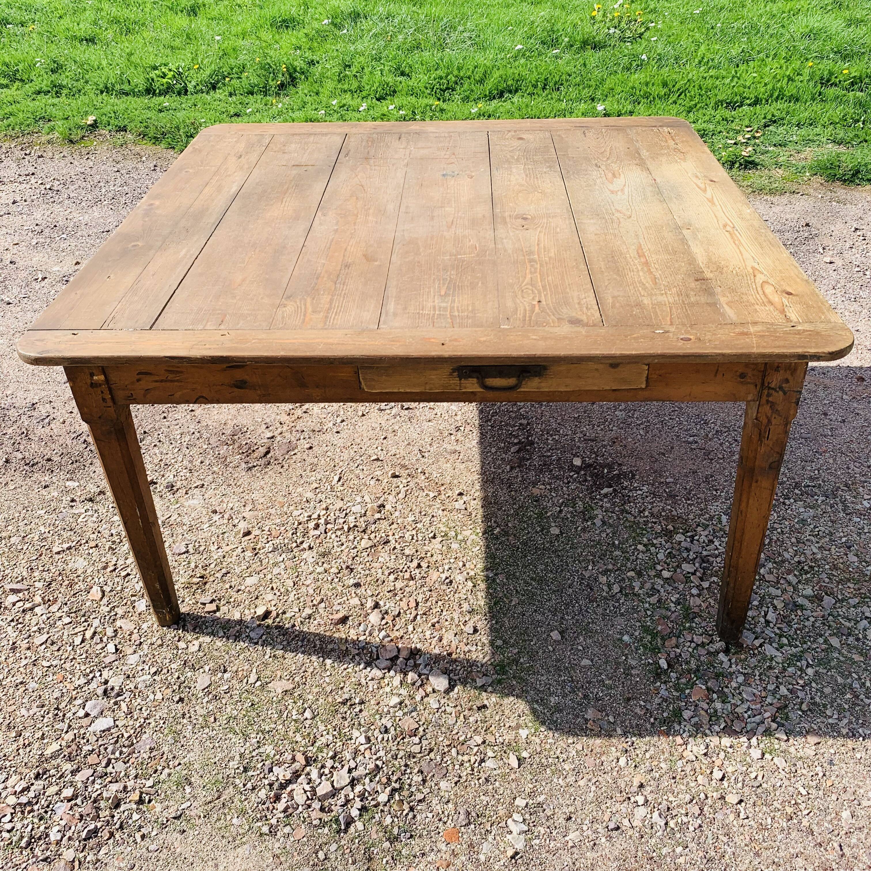 Square table 1m41