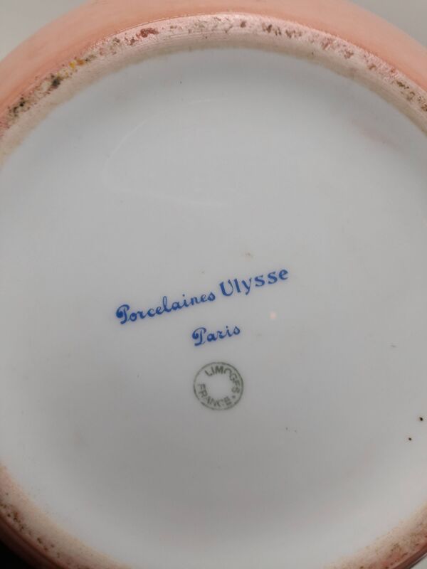 Lampe de table en porcelaine rose  porcelaine de limoges par les  ateliers ulysse vintage vers 1960