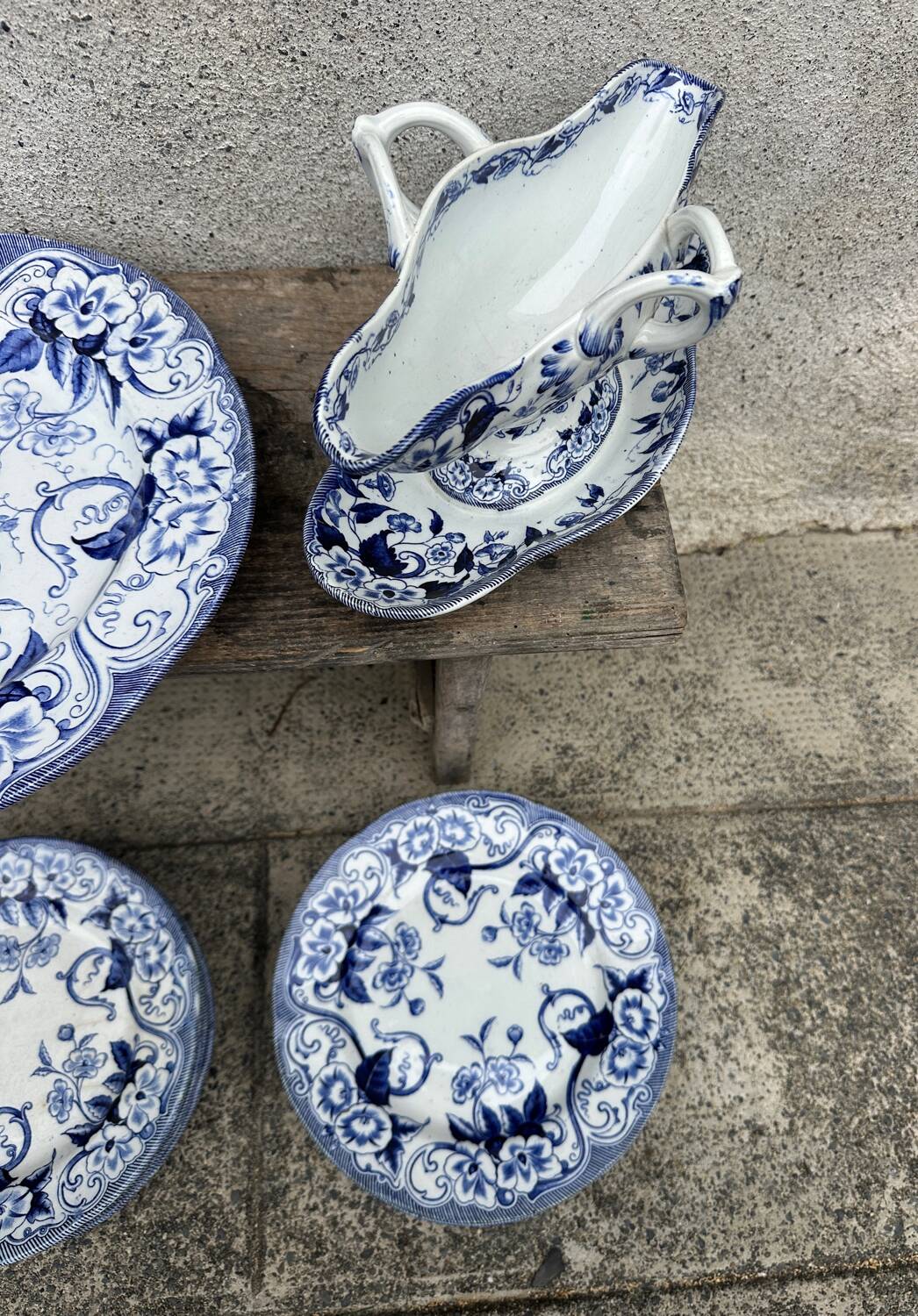 Antique Creil Montereau earthenware dinner service with Flora pattern