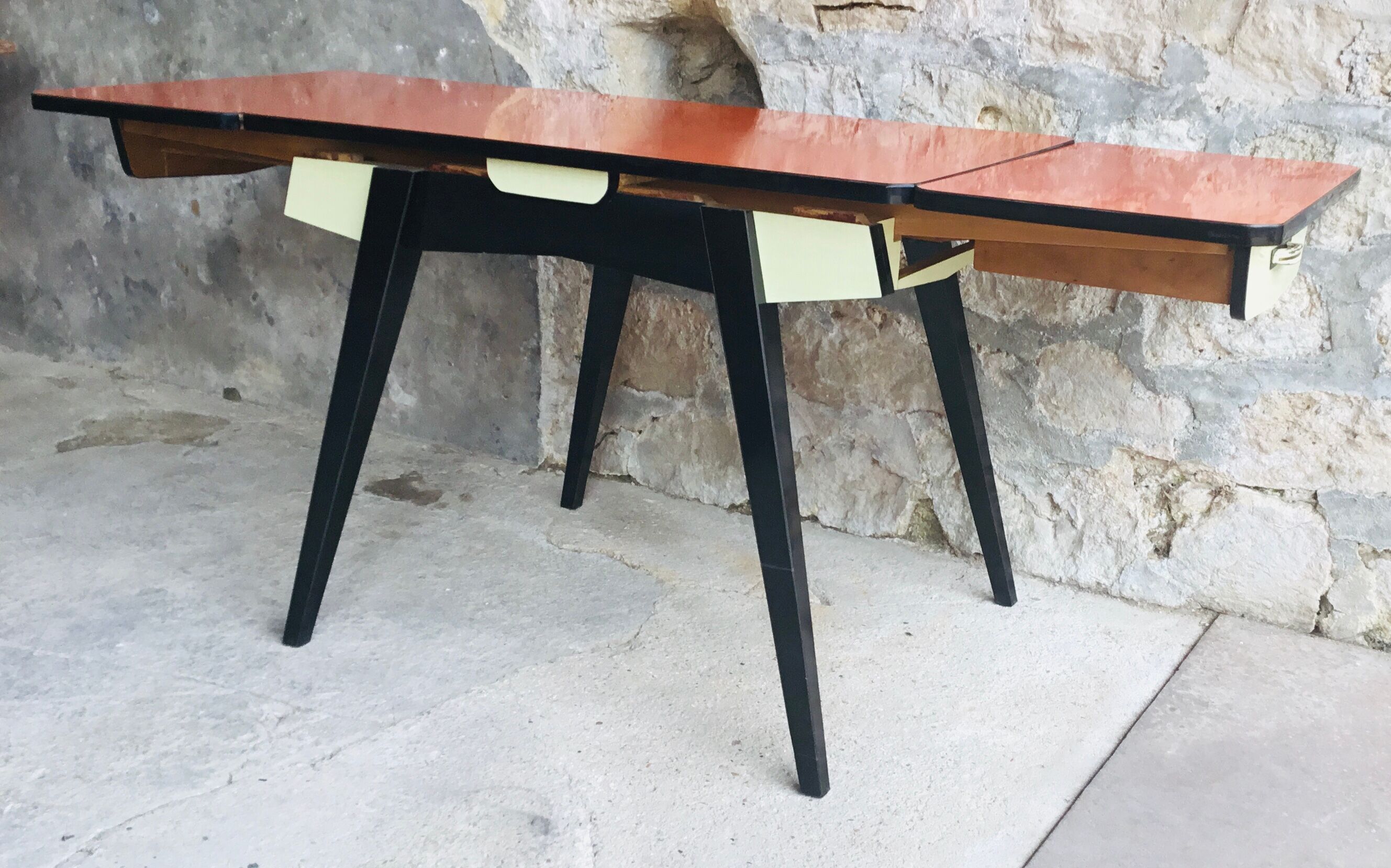 Vintage table with extension cords and orange-red formica drawers feet compass - 1960
