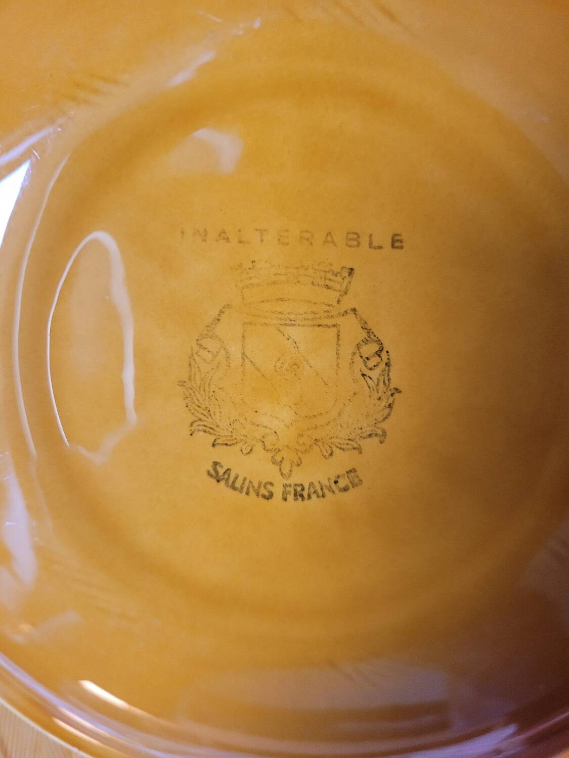 Lot No. 1 of 6 Salins barbotine dessert plates