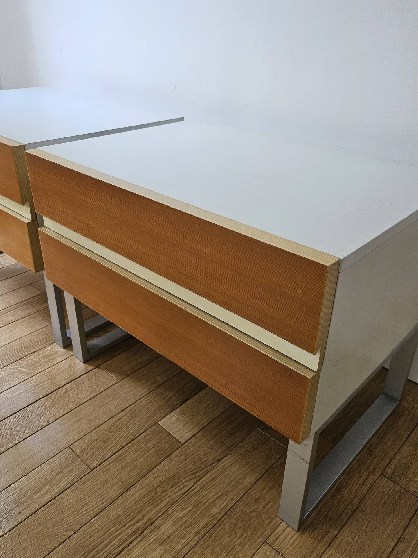 Interlukbe - pair of large bedside tables or side tables