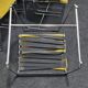 Un ensemble de 6 chaises à manger vintage à cadre métallique