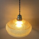 Suspension en verre ambrée ancienne