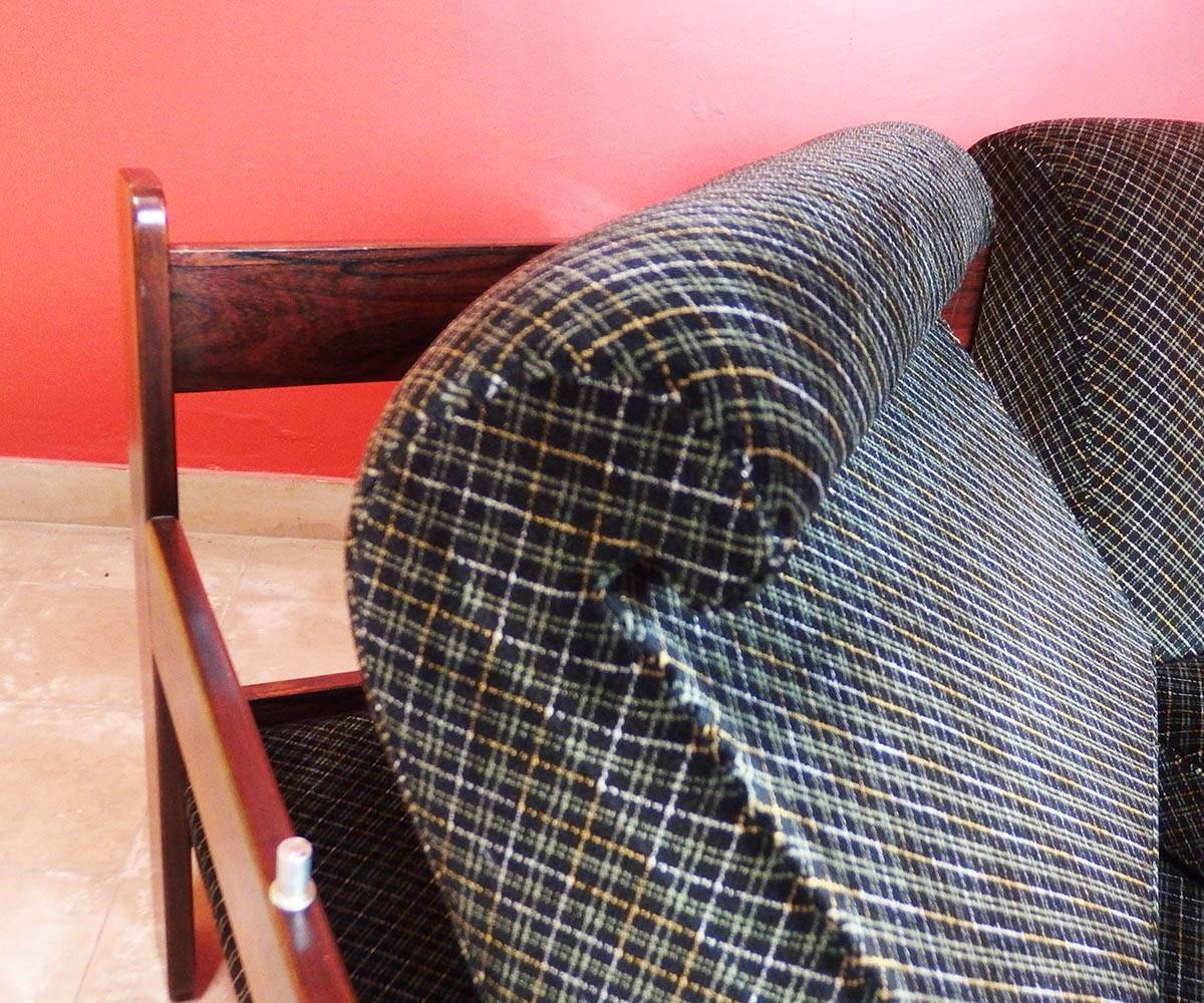 Large 1970 sofa by Saporiti