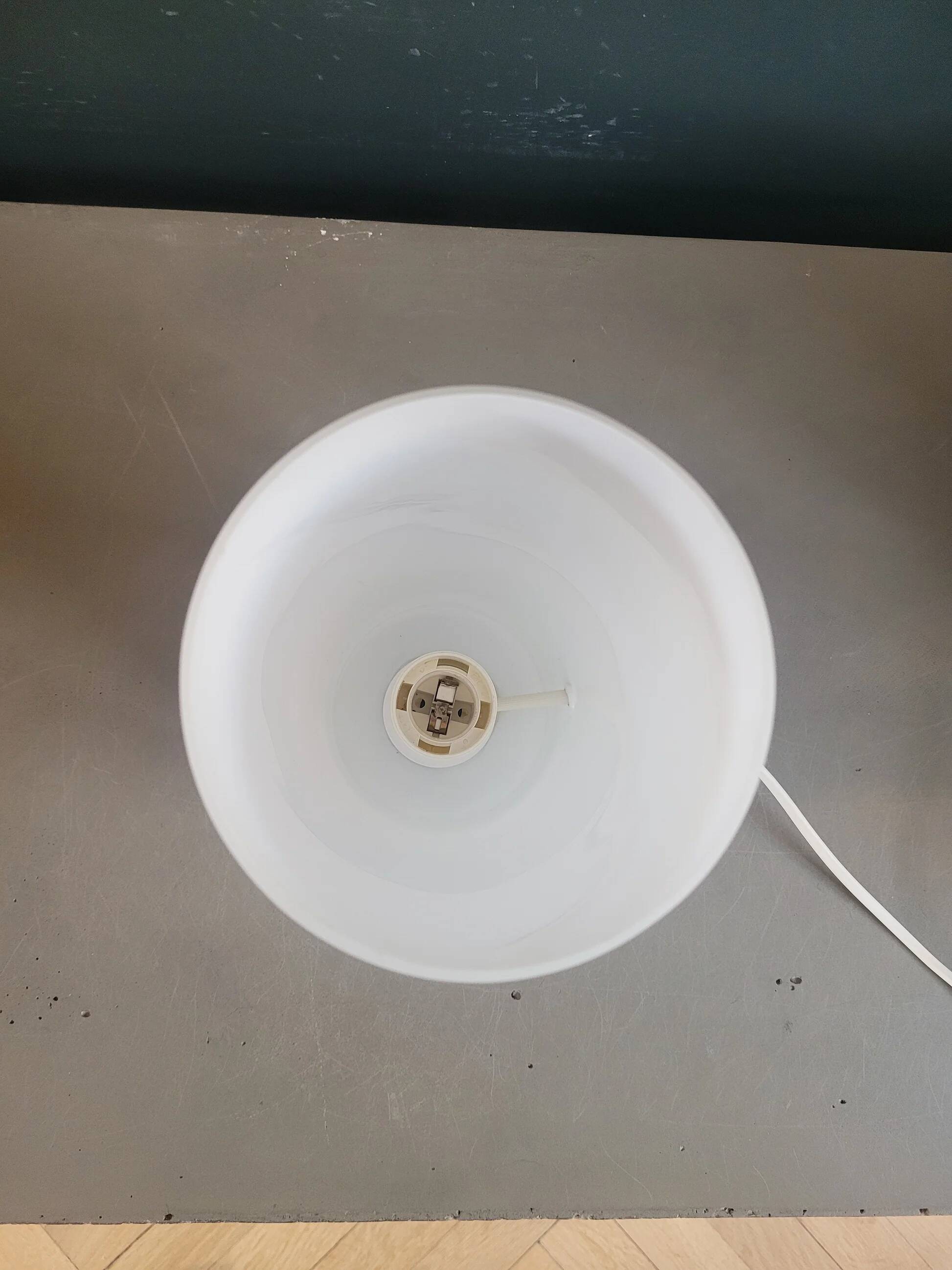 Lampe à poser contemporaine en verre dépoli blanc