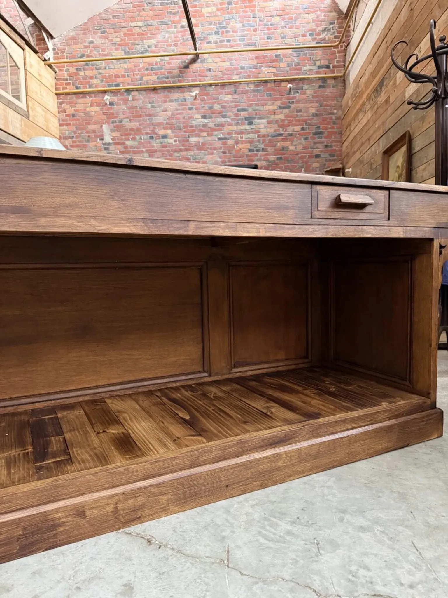 Oak counter from the early 20th century.