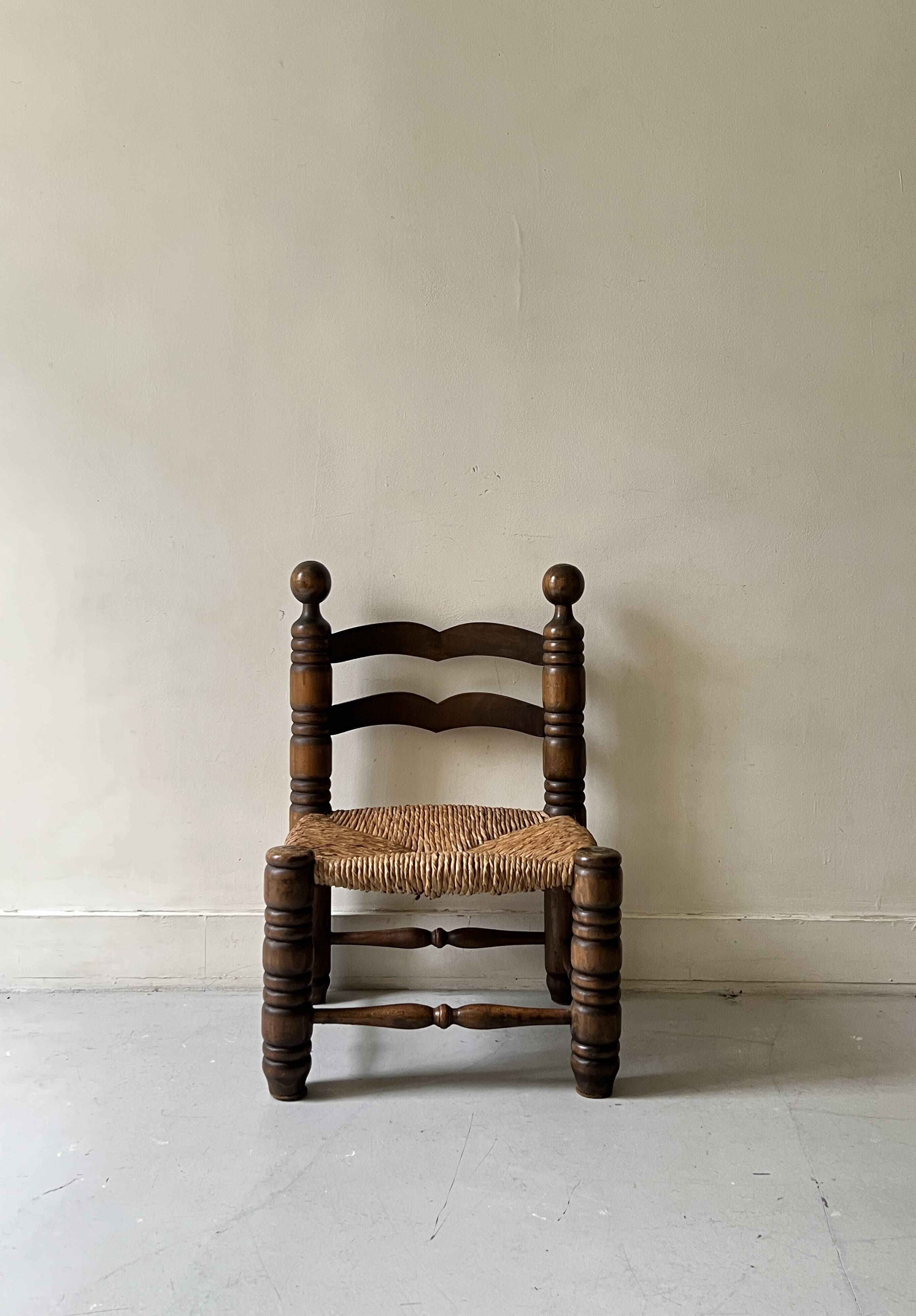 Vintage  chair in turned wood and straw, . 1950