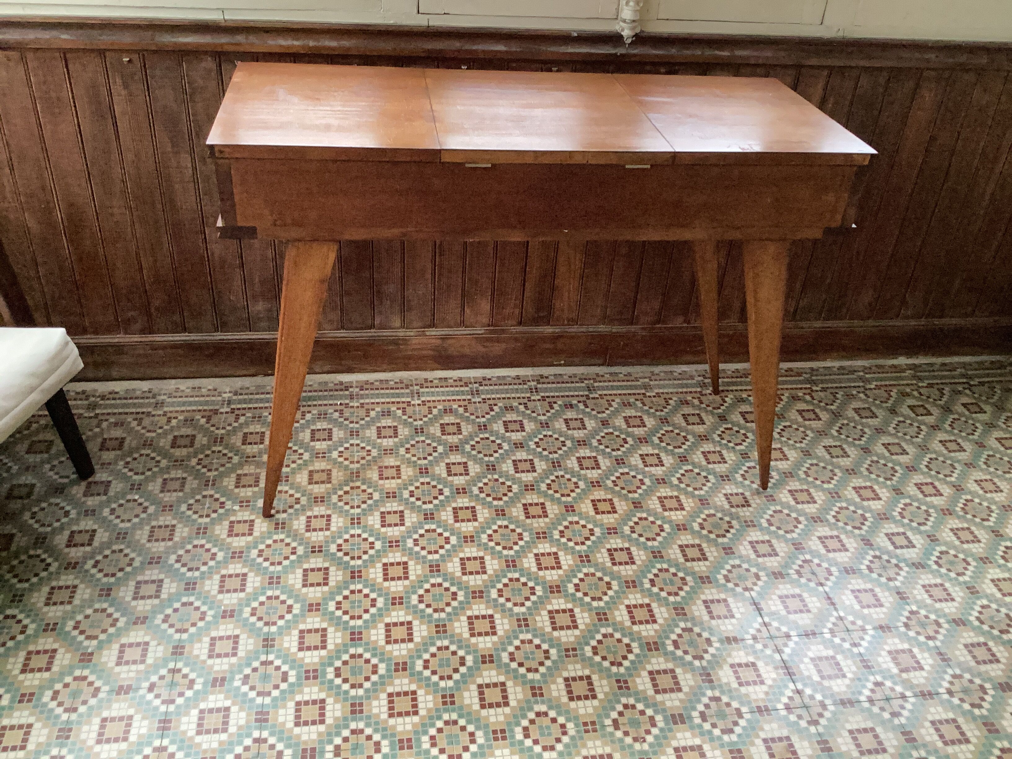 Vintage dressing table compass feet