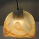 Suspension vintage années 70 en verre marbré miel – Luminaire design rétro