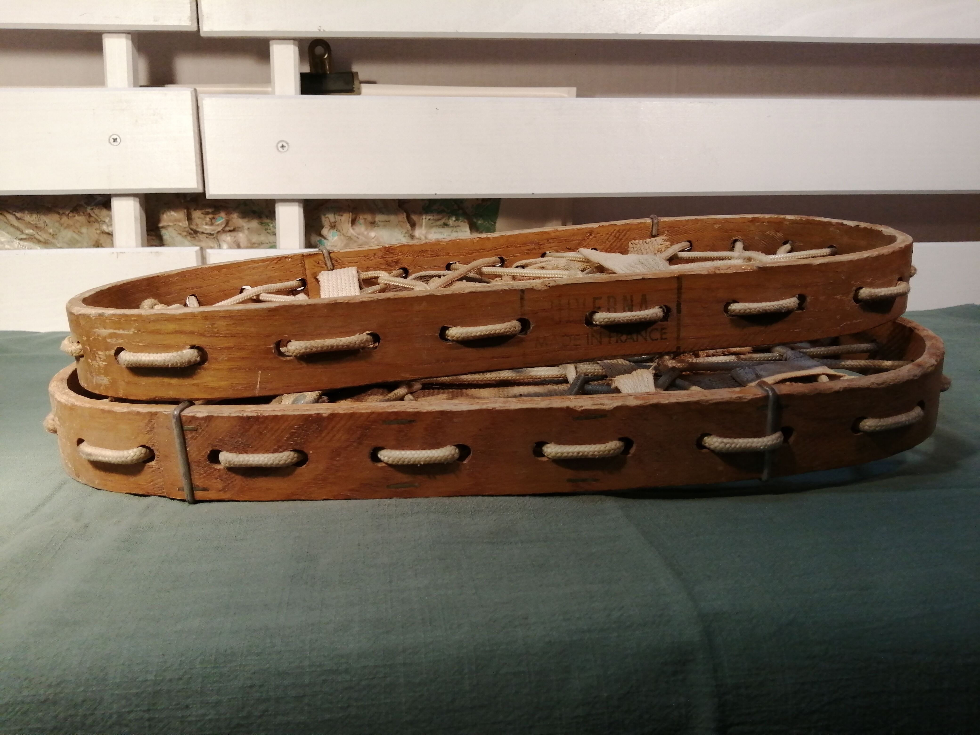 Winterna old snowshoe