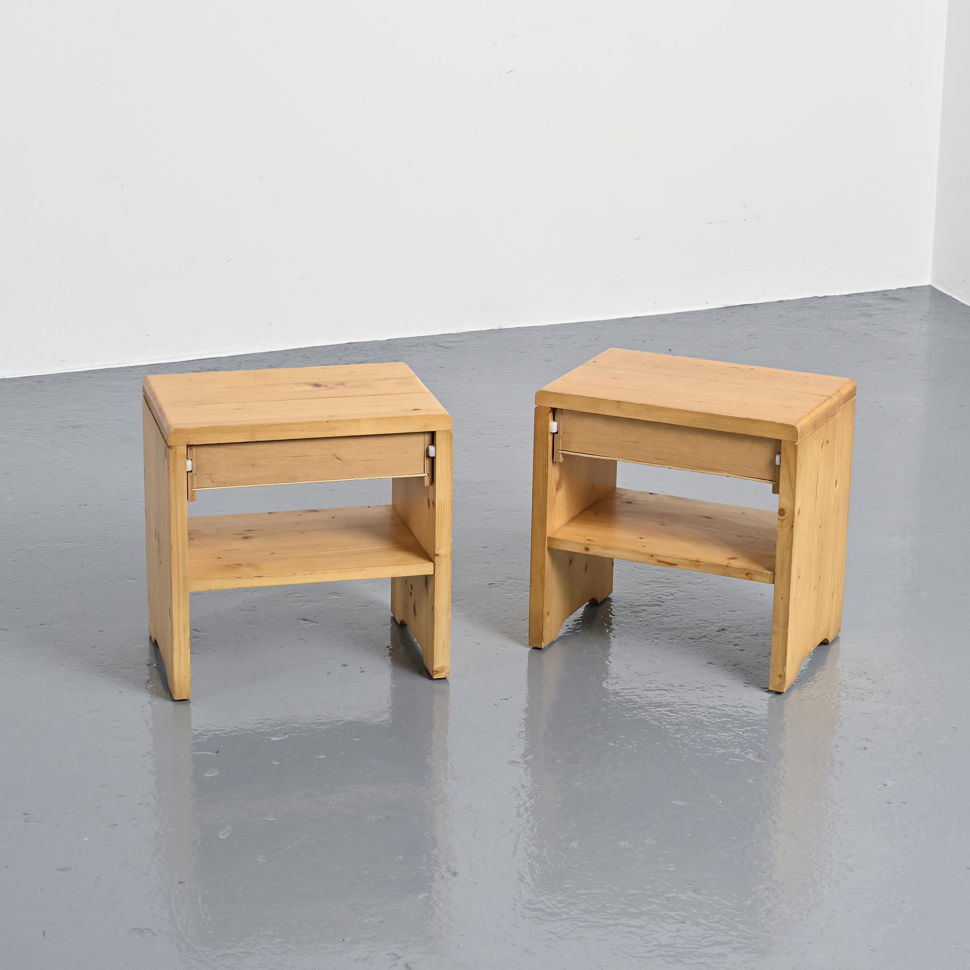 Pair of bedside tables from Arcs in solid pine, circa 1975.