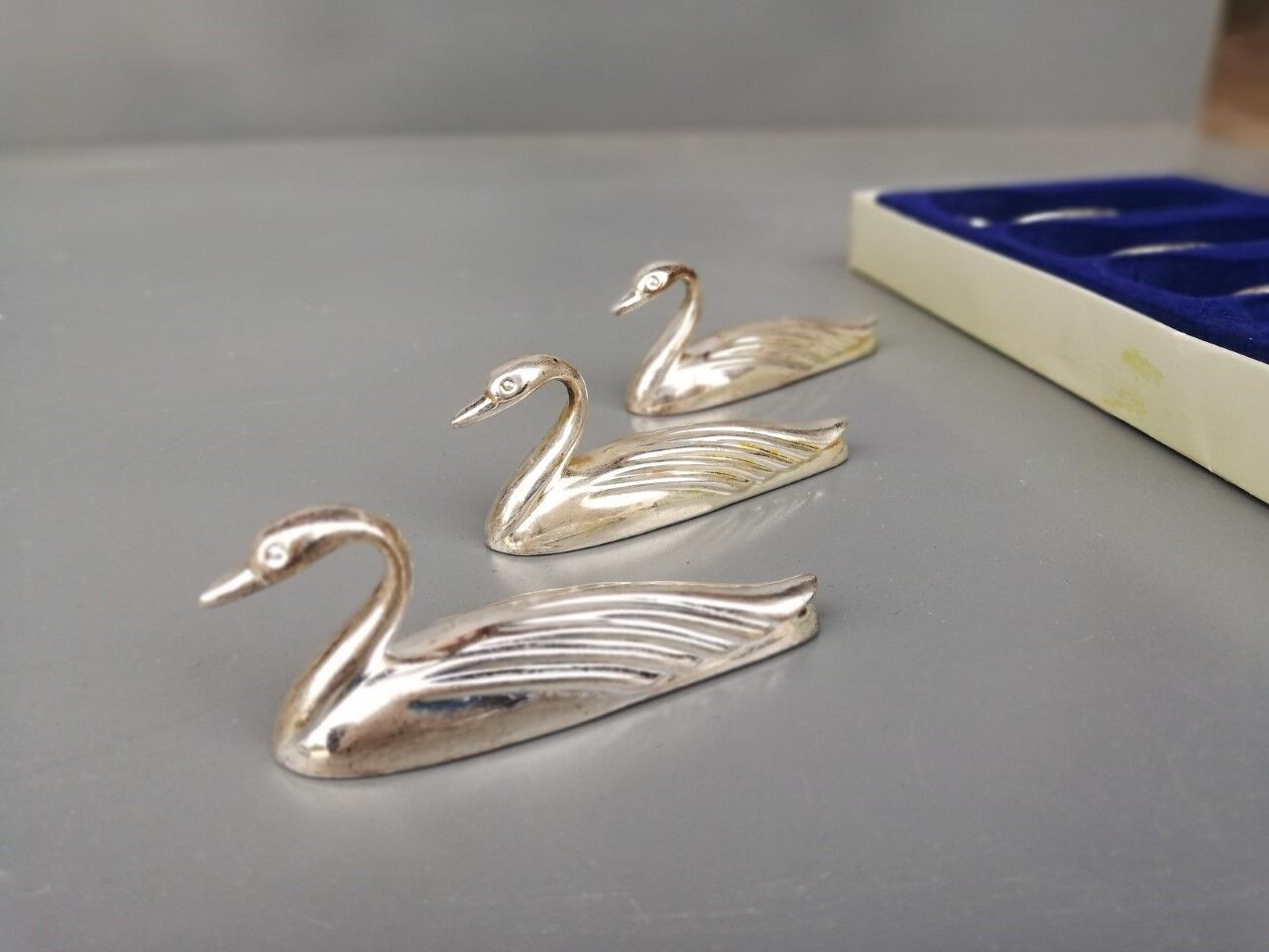 Set of 6 metal knife holders