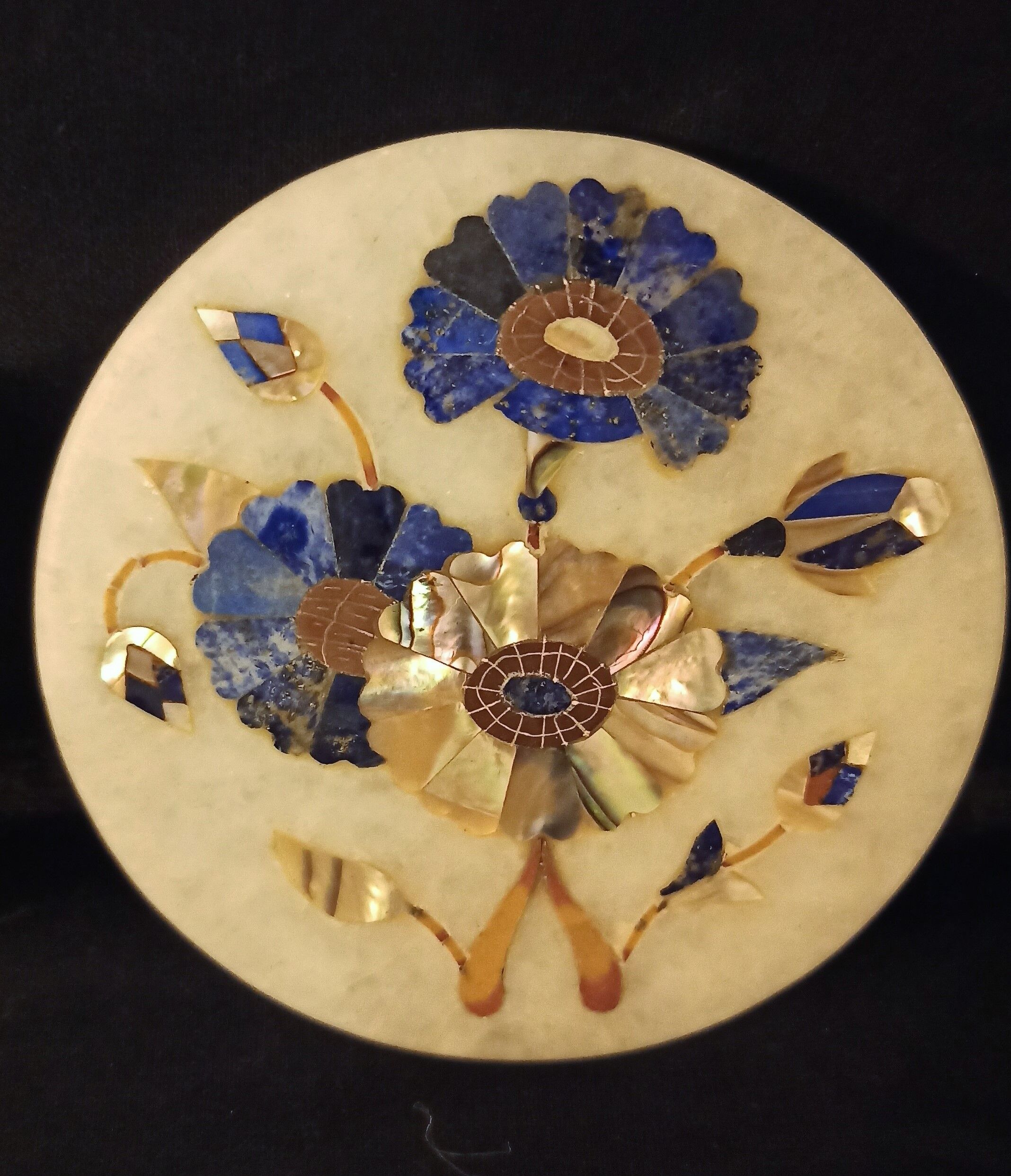 4 dessous de verre en albâtre et nacre et leur support