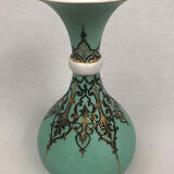 Vase boule à fût cintré en porcelaine vert céladon, XIXe