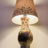 Vintage Asian lamp in ceramic with a wooden base, adjustable lampshade.