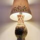 Vintage Asian lamp in ceramic with a wooden base, adjustable lampshade.