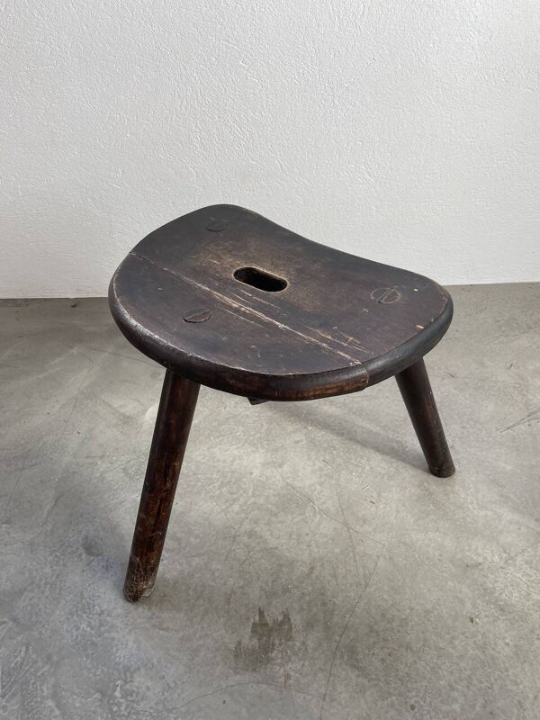 Tabouret tripode de berger chêne brutaliste