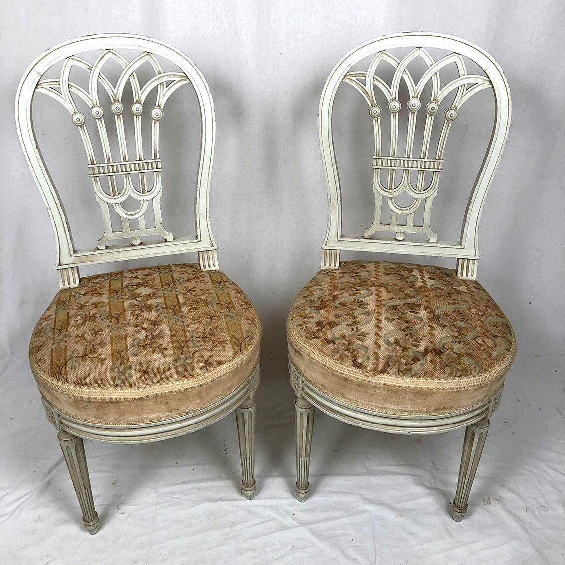 Pair of white lacquered wooden chairs in Louis XVI style, 20th century