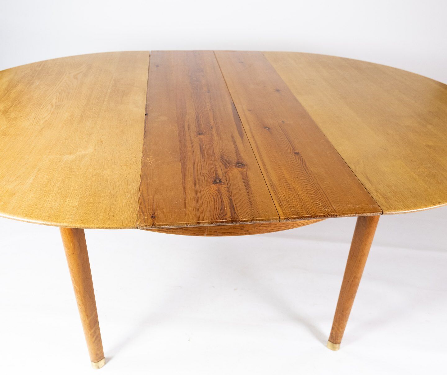 Dining table in oak of danish design from the 1960s.