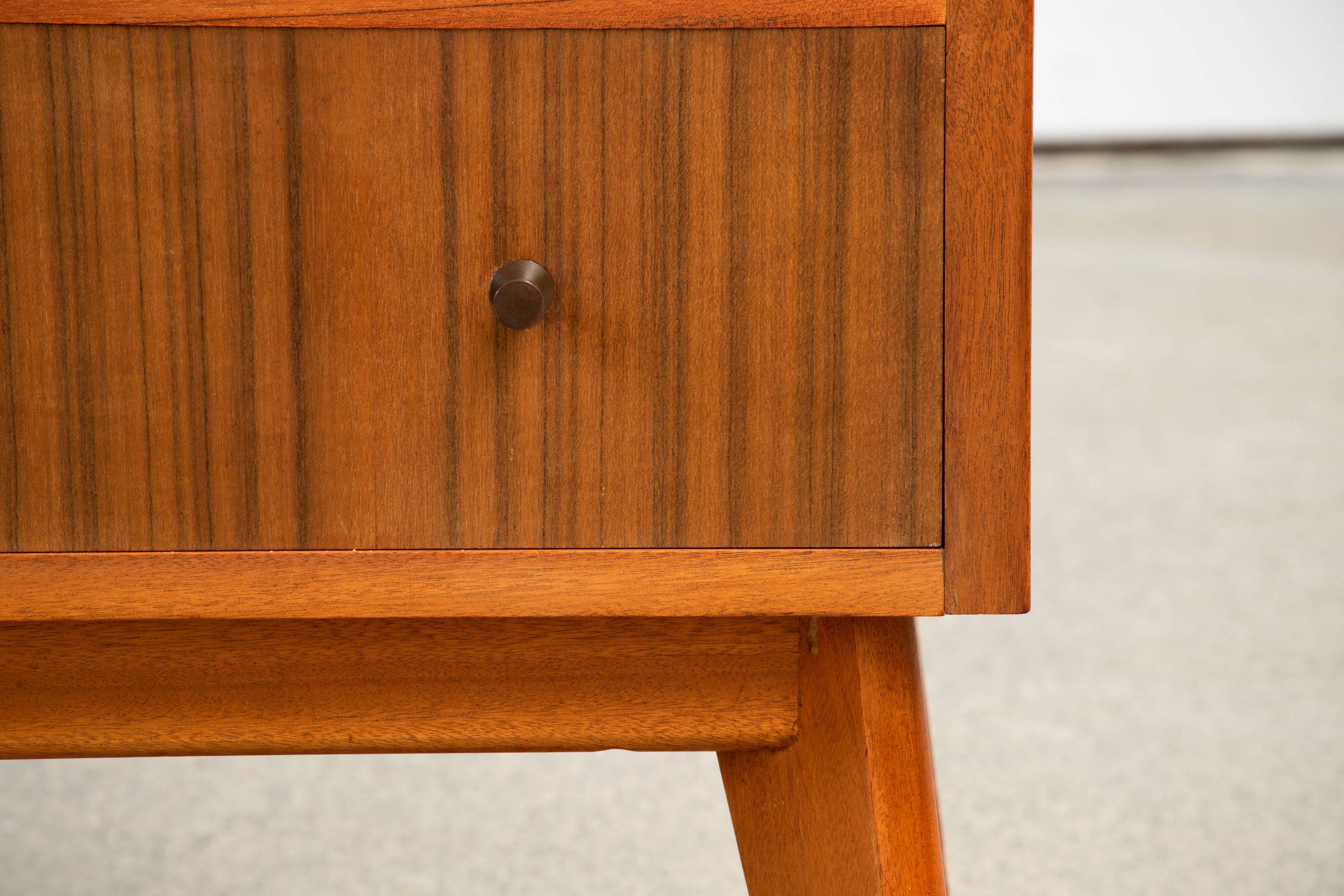 Vintage dresser compass feet 1960