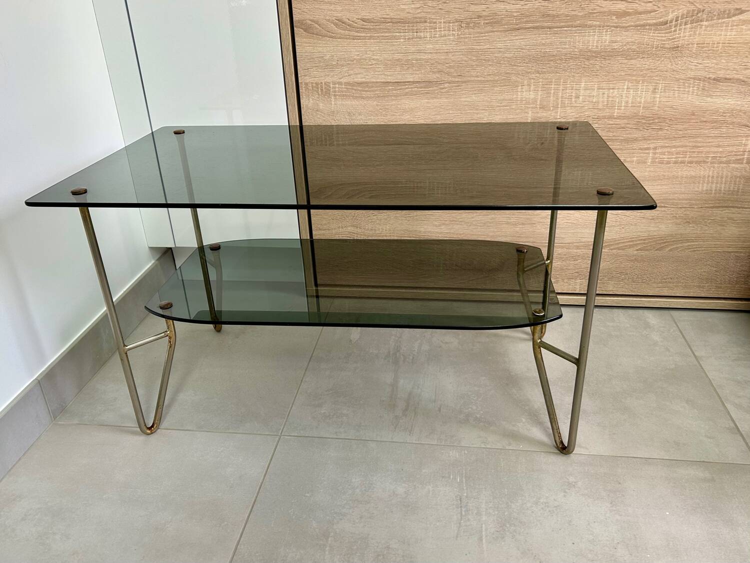 1975 glass coffee table with 2 tops, good condition