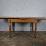 solid oak table with extensions and molded legs
