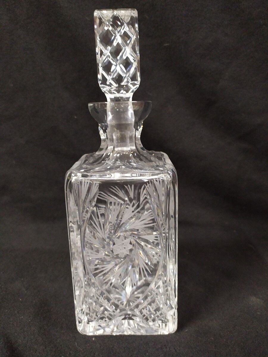 Carafe cut crystal whisky