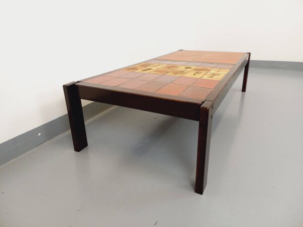 Table basse vintage Roger Capron en bois foncé et céramique de Vallauris des années 60 70