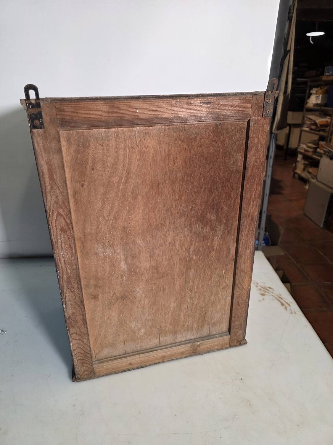 Trade cabinet to be placed or wall-mounted, 1940s.