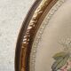 Fauteuil en bois doré à dossier médaillon de style louis xvi