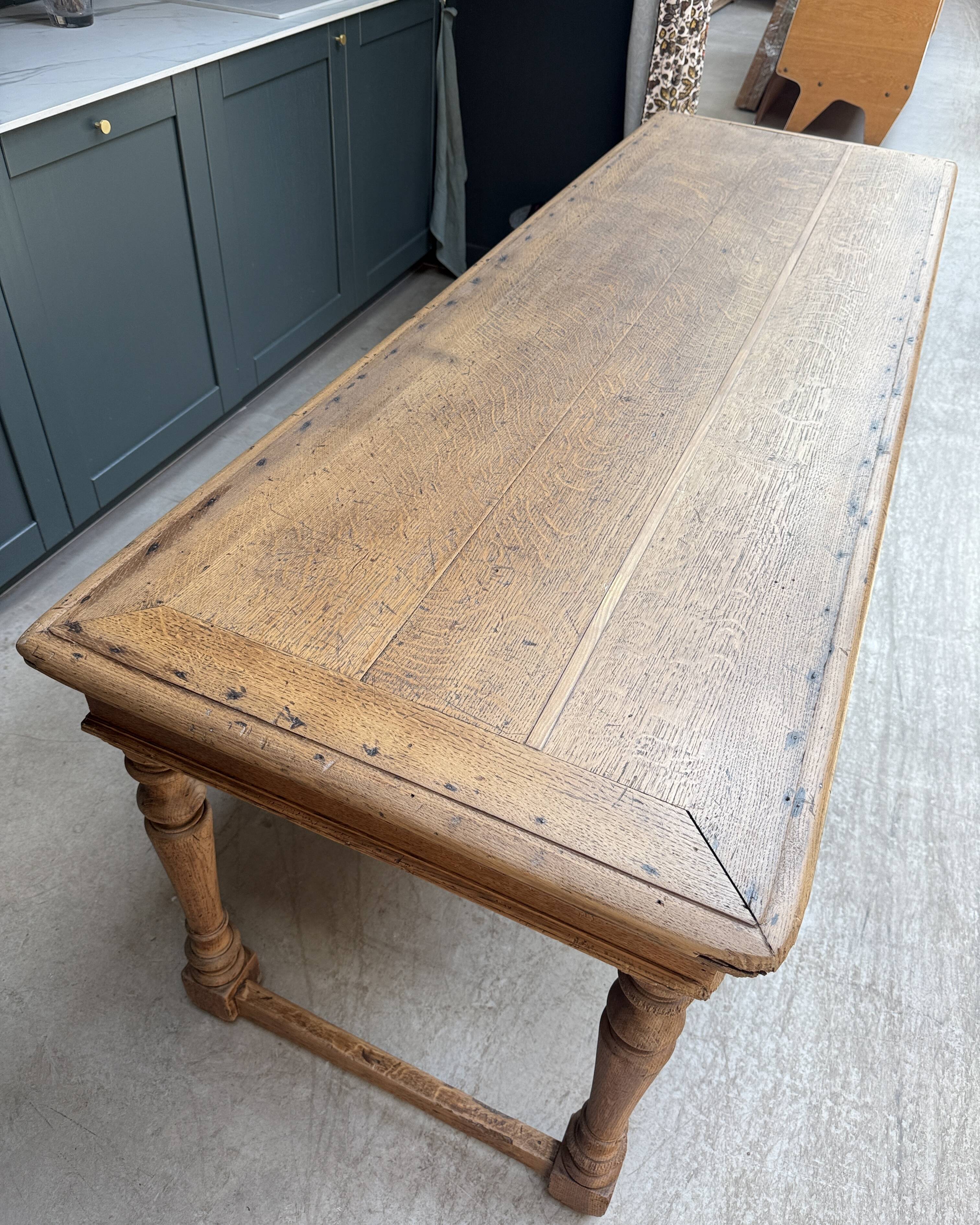 Farm table with turned legs in oak (renovated)