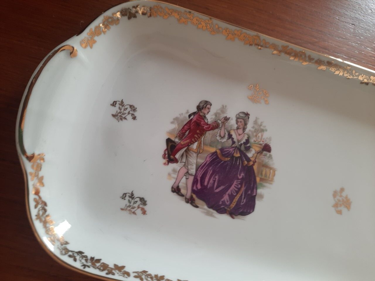 Antique cake dish