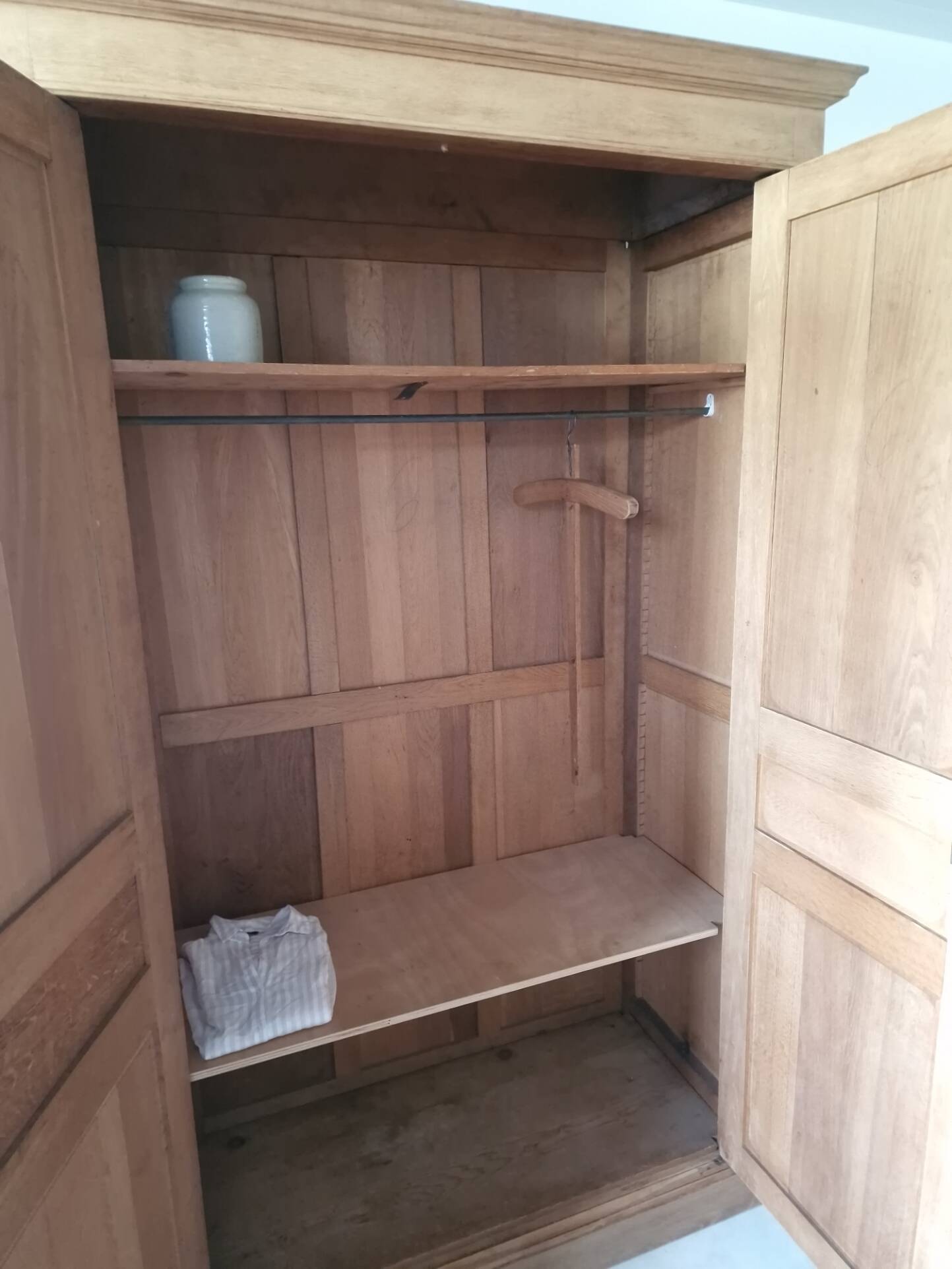 Armoire parisienne
