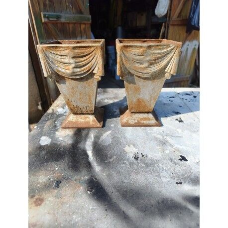 Pair of cast iron vases from 1900 in Charleville-Mézières