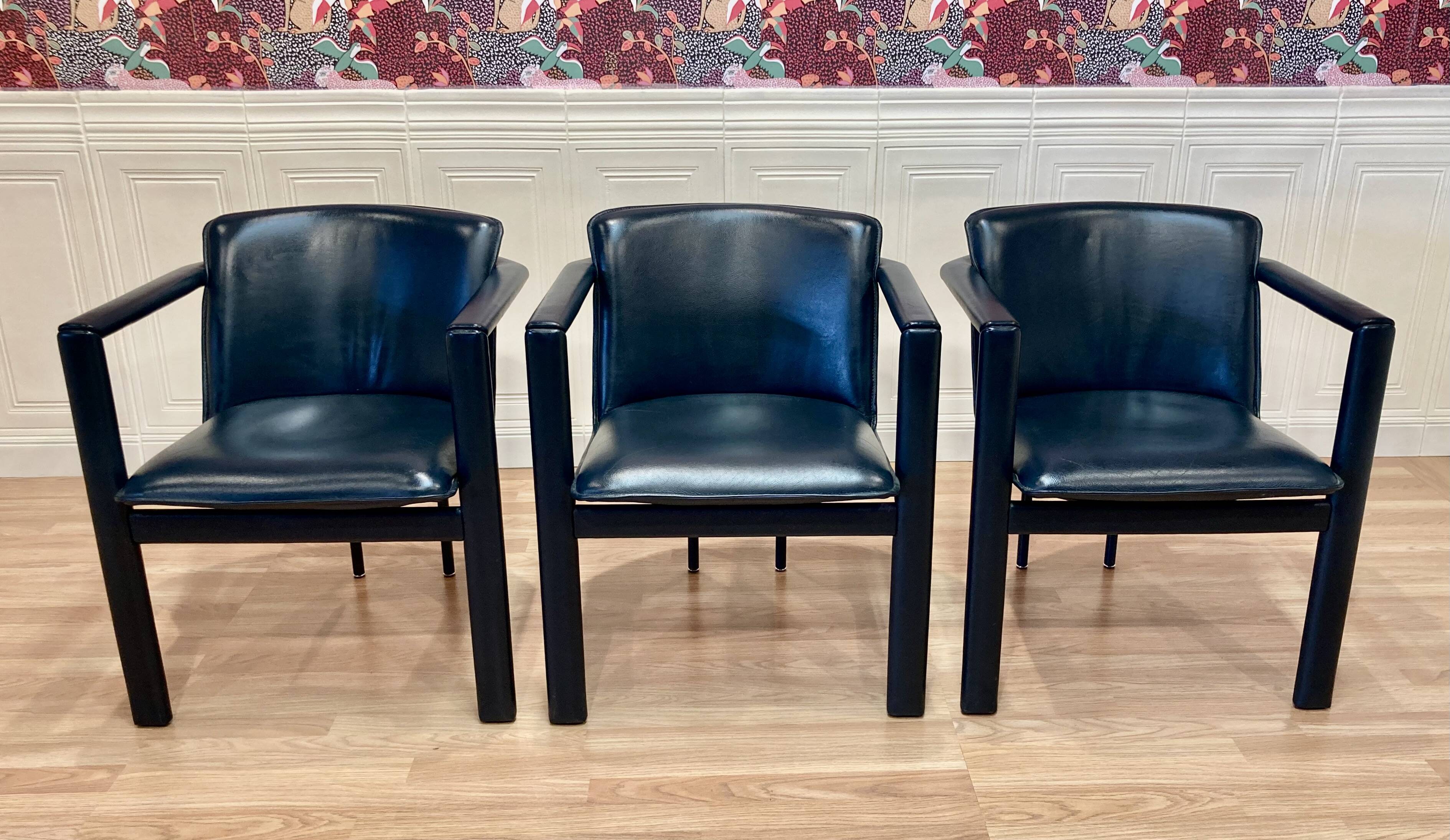 3 fauteuils en cuir et métal