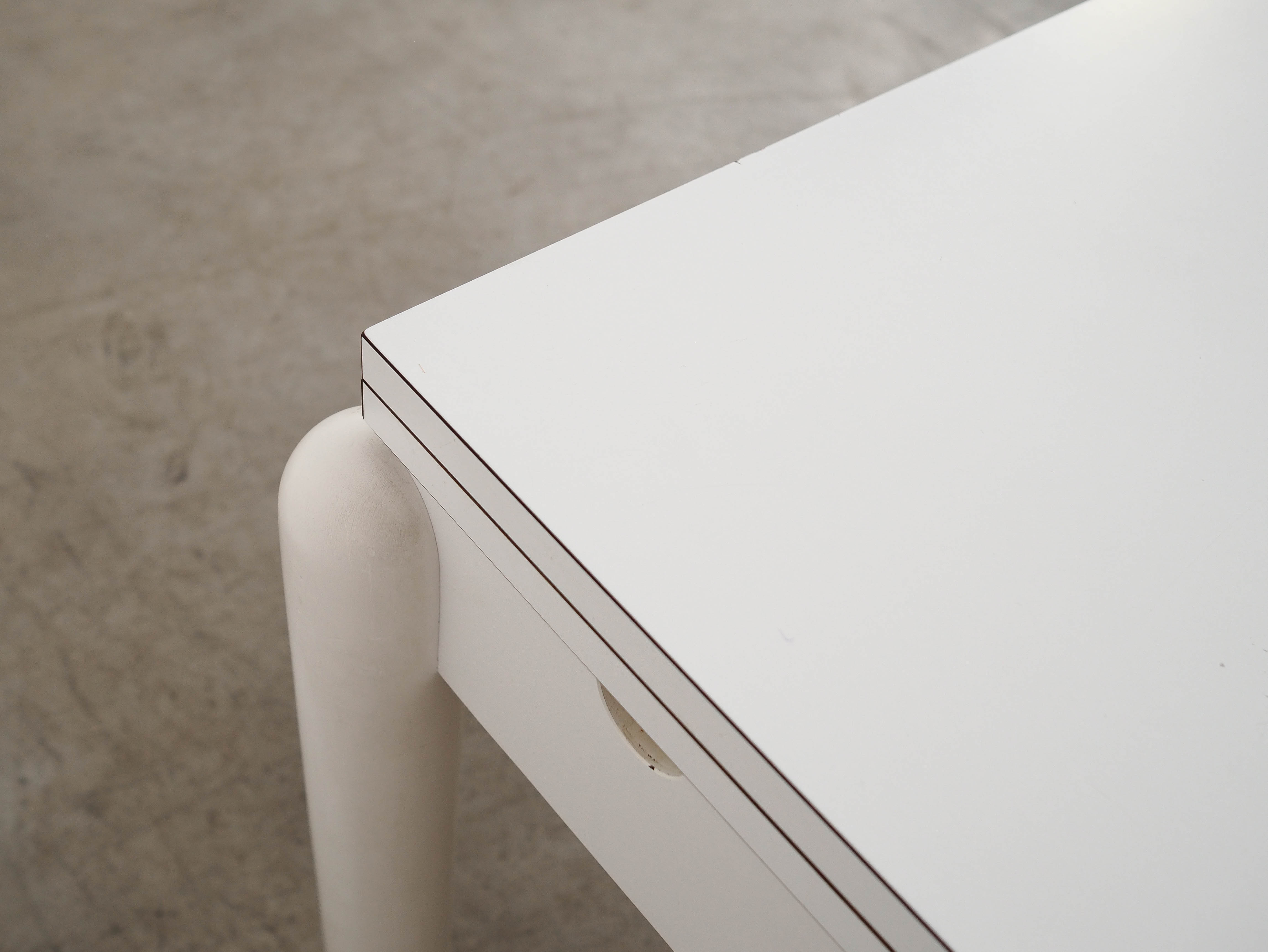 White extendable table, Italian design, 1980s, made in Italy