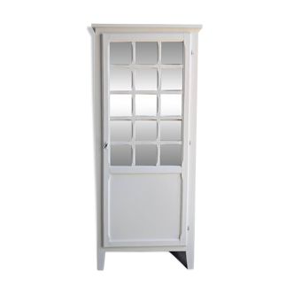Vitrine parisienne une porte