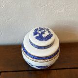 Porcelain pot