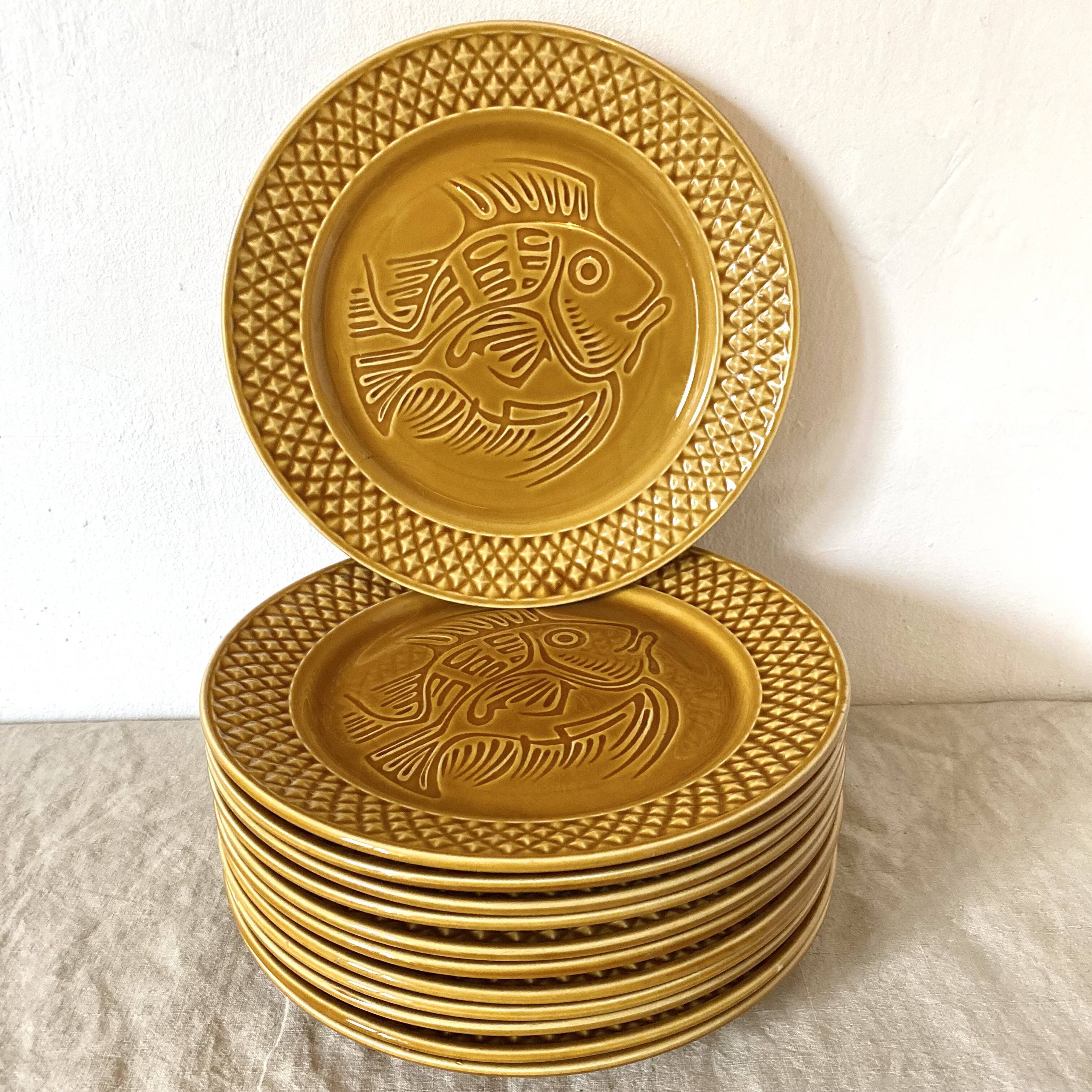 Flat plates in ceramic fish