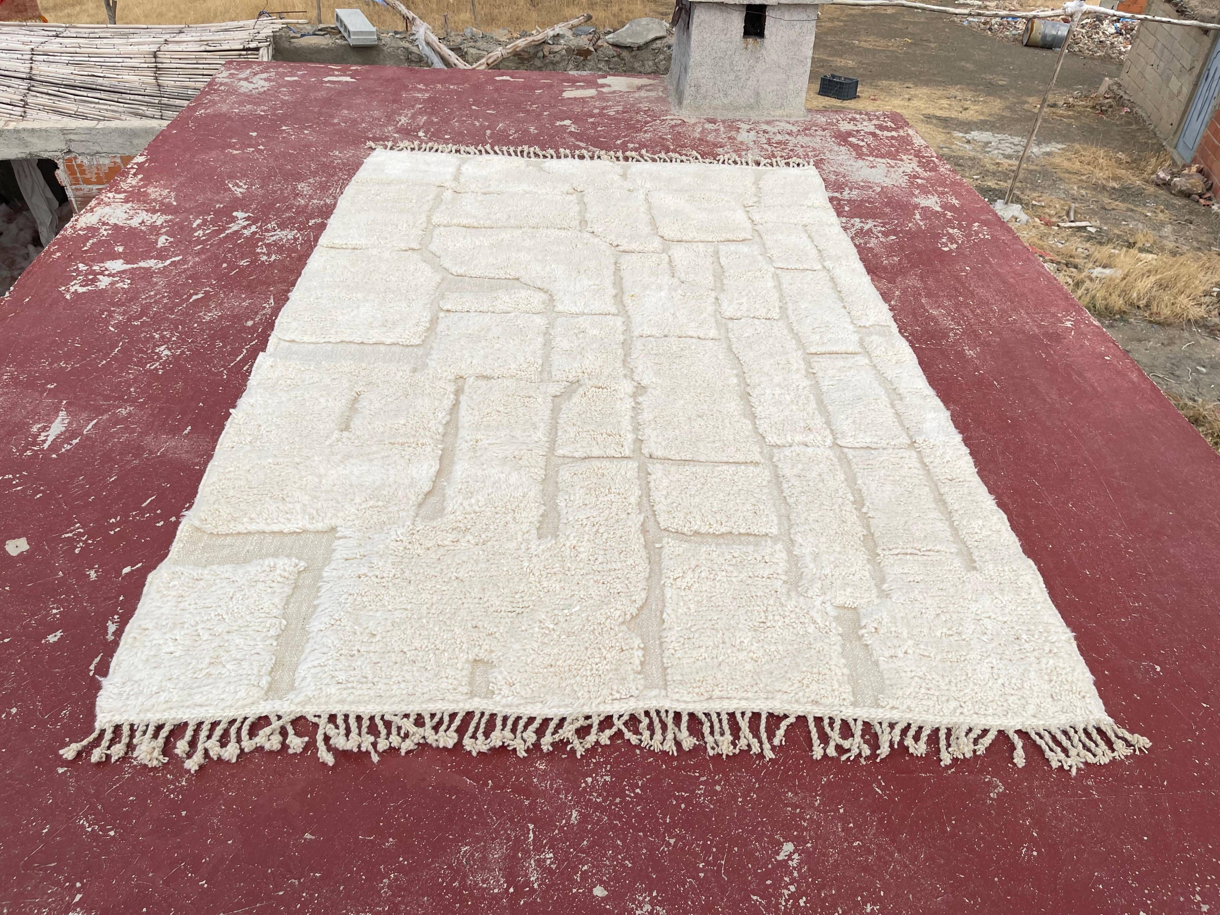 **Moroccan Berber rug in ecru 300x200 cm – raised geometric pattern**