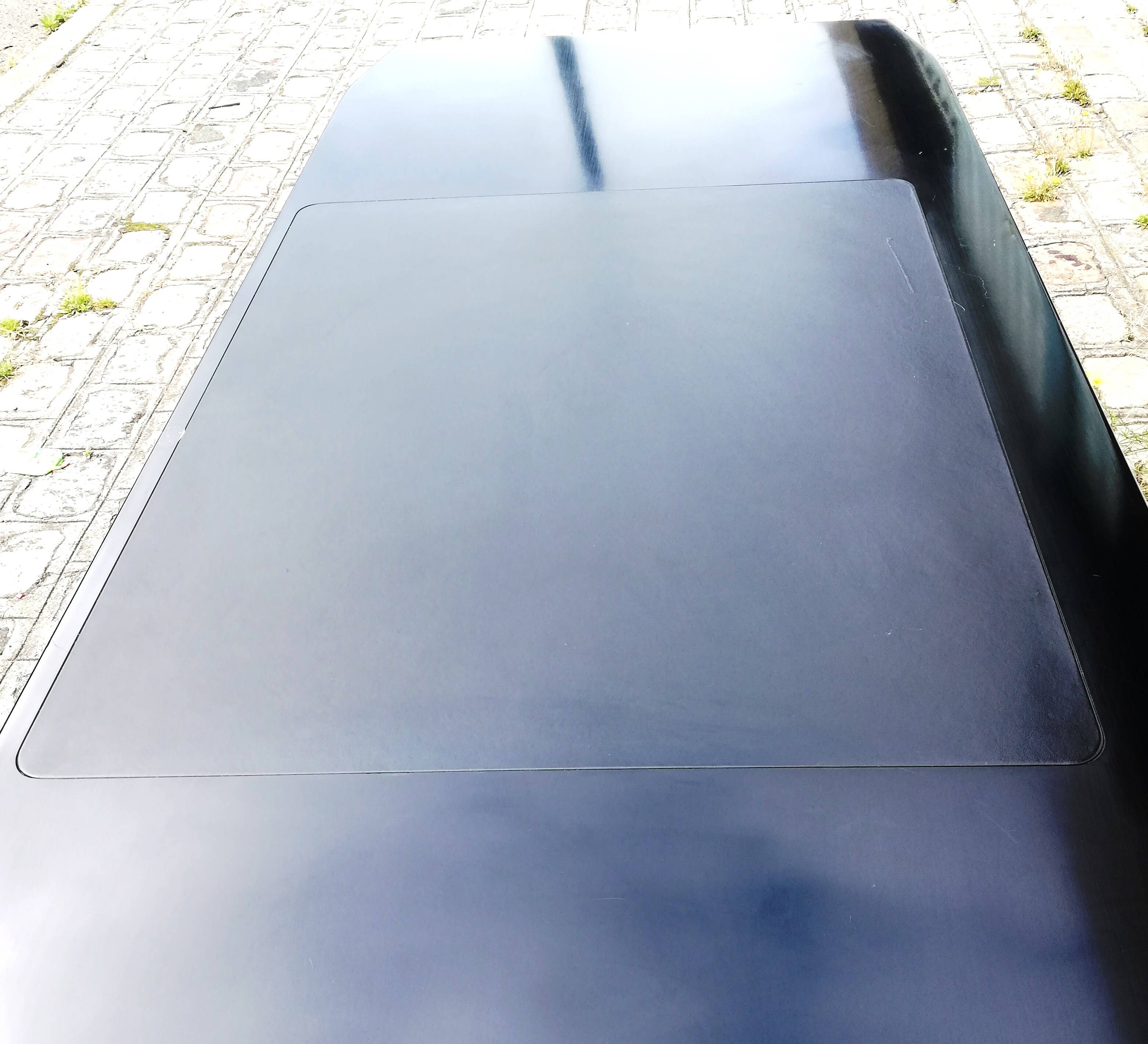 Boomerang T96 desk, Tecno