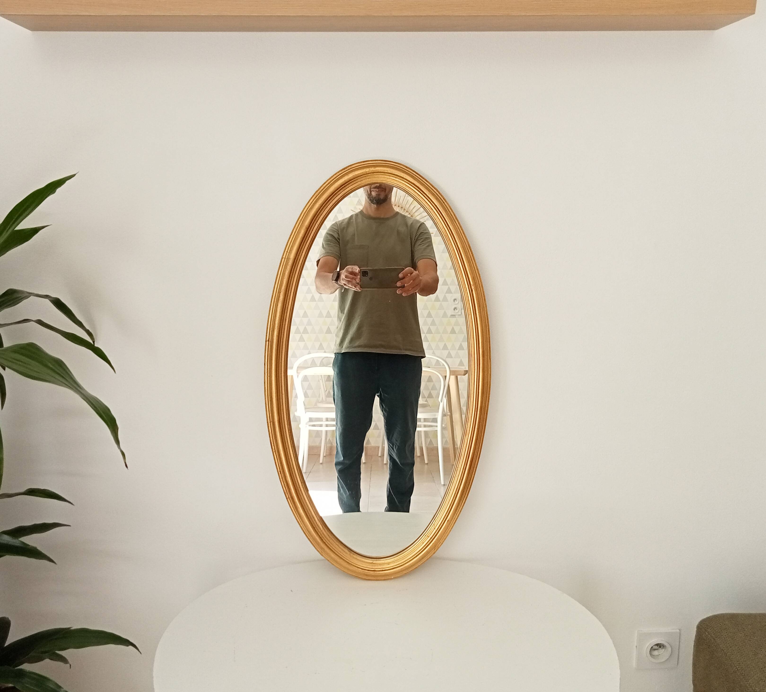Miroir vintage ovale en bois doré années 60 77*41 cm