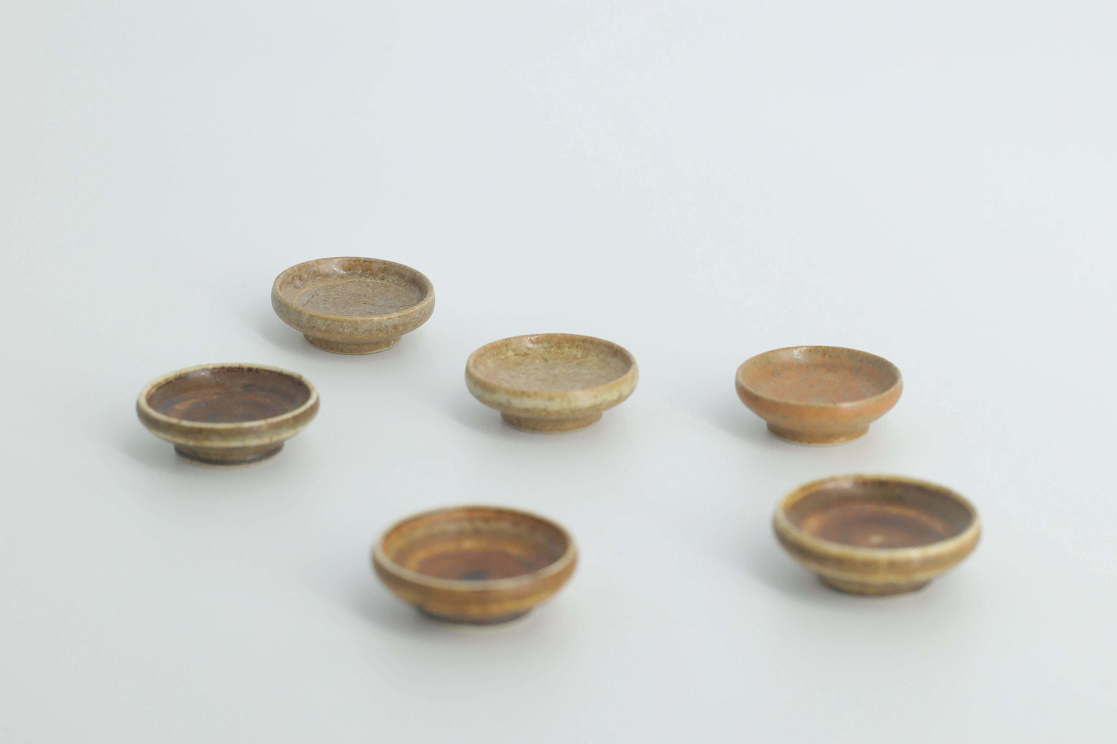 Small collection bowls in brown stoneware by Gunnar Borg, Set of 6, Mid-Century Modern.