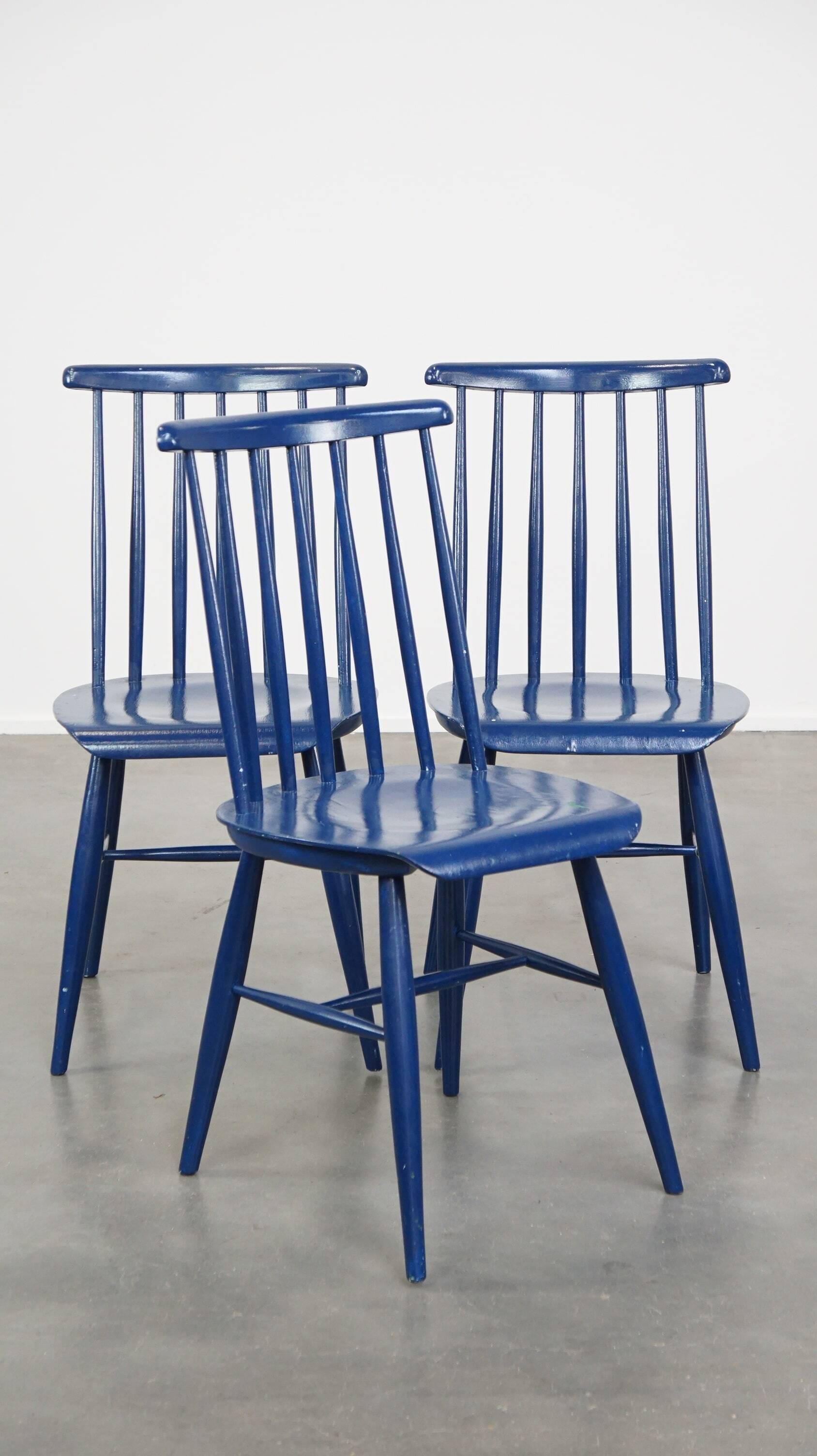 Set of 3 beautiful vintage 1960s blue wooden dining chairs/spindle chairs