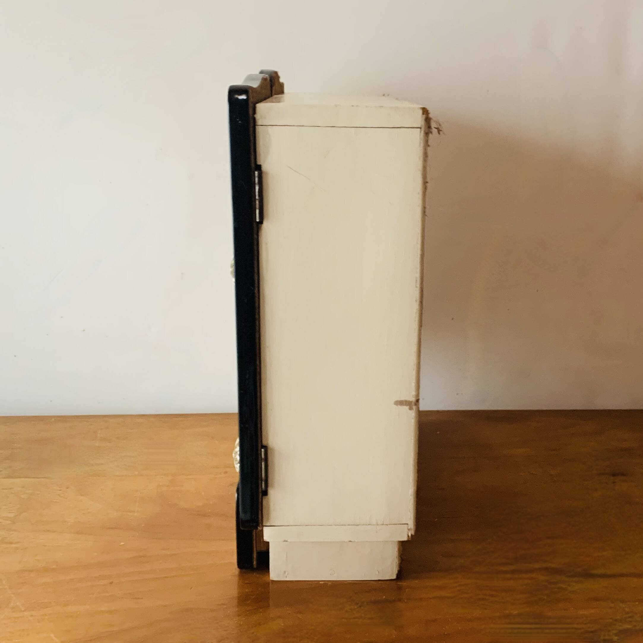 Vintage medicine cabinet - 1950s.